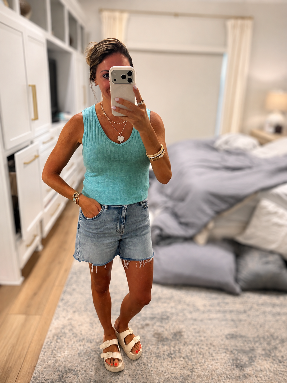 Zenana Ribbed scoop neck cropped sleeveless top