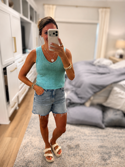 Zenana Ribbed scoop neck cropped sleeveless top
